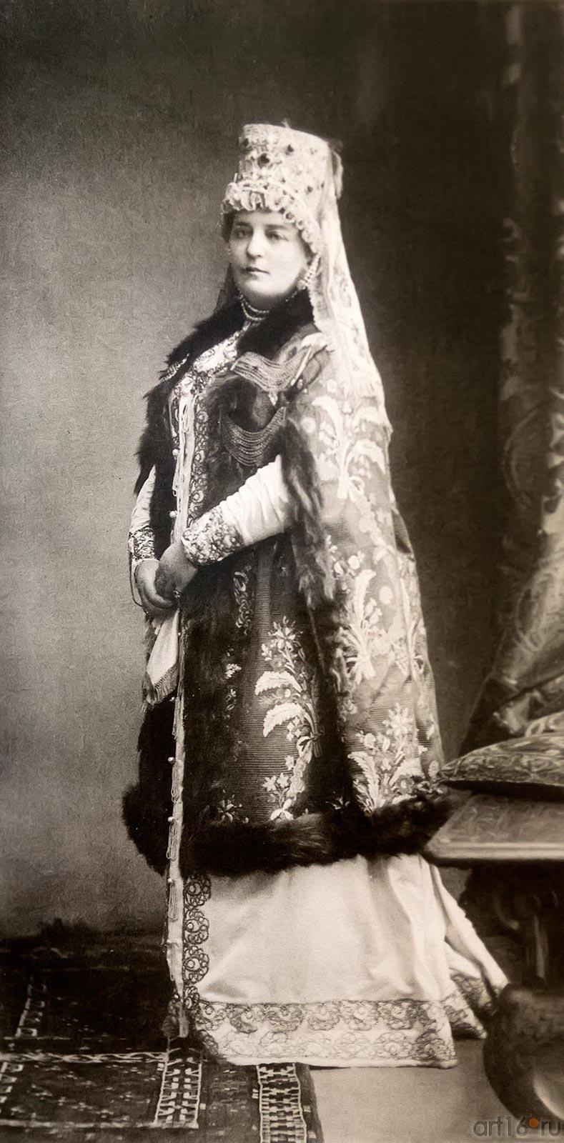 Ф. Г. Буассона и Эгглер Свитная Фрейлина ее Величества Государыни Императрицы Марии Федоровны Графиня Мария Васильевна Голенищев::Костюмированный бал в Зимнем дворце. Санкт-Петербург, 1903. Фотовыставка