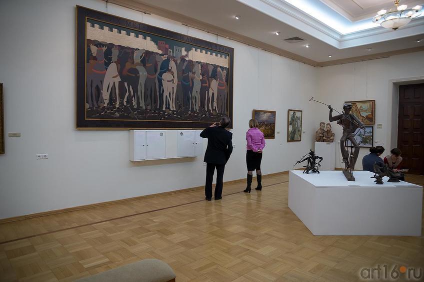 Фрагмент экспозиции выставки ʺРеалистическое искусство Татарстана и Россииʺ::«Реалистическое искусство России и Татарстана»