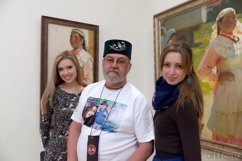 Гауранга  (в центре)::«Реалистическое искусство России и Татарстана»
