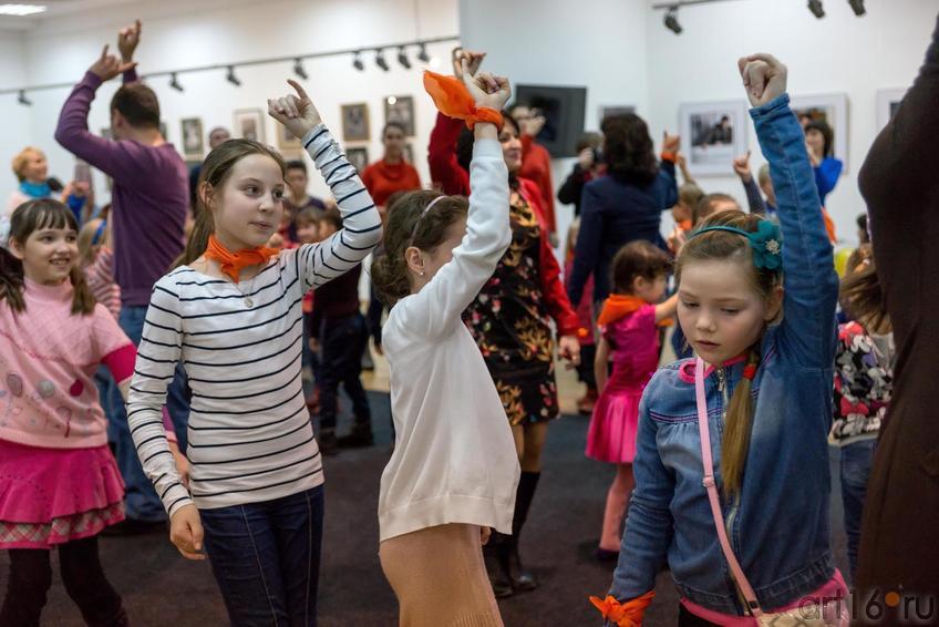 :: Спектакль французских актеров и музыкантов «Le Bal de Mandarine» в «Манеже»