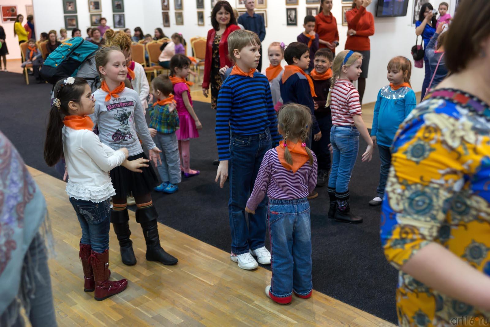 :: Спектакль французских актеров и музыкантов «Le Bal de Mandarine» в «Манеже»