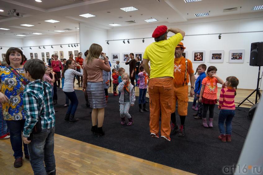 :: Спектакль французских актеров и музыкантов «Le Bal de Mandarine» в «Манеже»