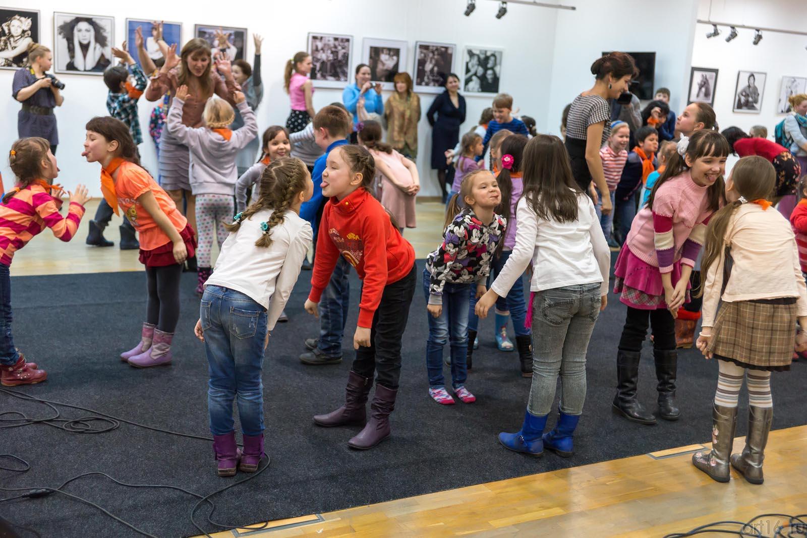 :: Спектакль французских актеров и музыкантов «Le Bal de Mandarine» в «Манеже»