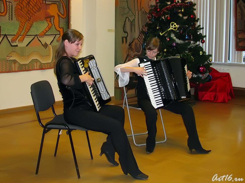 Елена Сазонова и Яна Абрамович (аккордеон)::Ёлка в «Хазинэ» 2008/2009