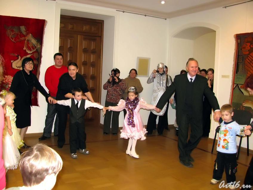 Традиционный новогодний хоровод::Ёлка в «Хазинэ» 2008/2009