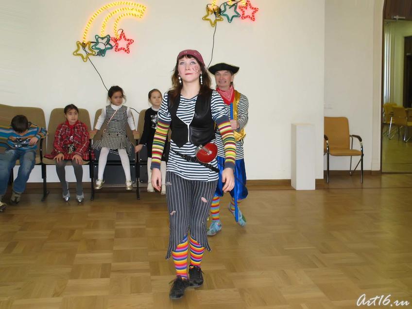 Роджер нанес обиду Мэри. Мэри обиделась...::Эрмитажная Ёлка 2008/2009