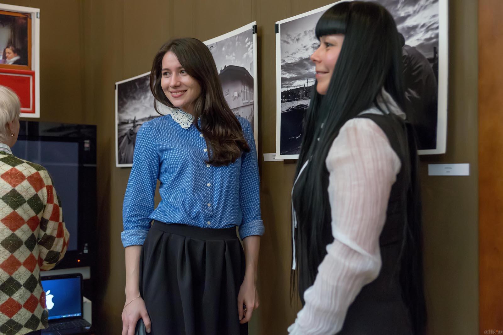 На фоне фотографий Мустафы Дедеоглу::Мустафа Дедеоглу «Стамбул и прочее». Фотовыставка