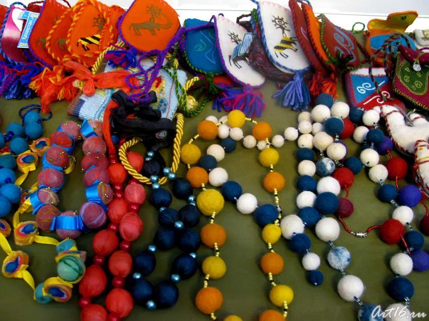 Бусы, браслеты, сумочки, чехлы для сотовых телефонов::Искусство войлока в тюркском мире: история и современность