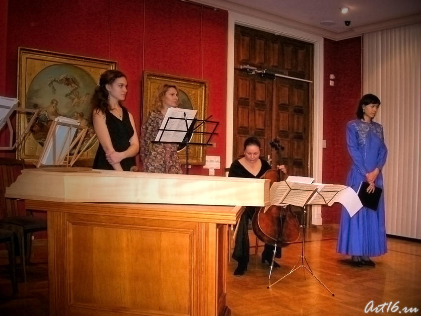 Представление участников ансамбля старинной музыки::«Шедевры инструментального барокко...» Эрмитажная гостиная
