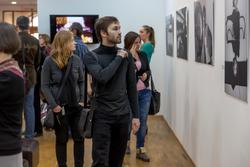 В зале ВЗ «Манеж. Экспозиция выставки В.Сычева «Bonjour, Paris!..»