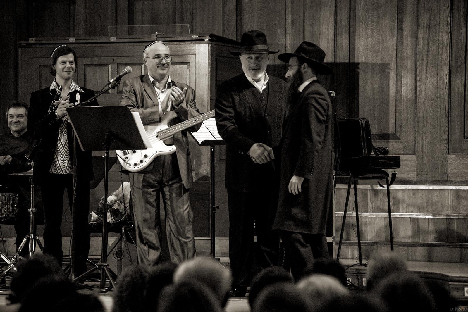 Рукопожатие. Э. Туманский, И.Горелик::Юбилейный концерт ансамбля «Симха» - 25 лет