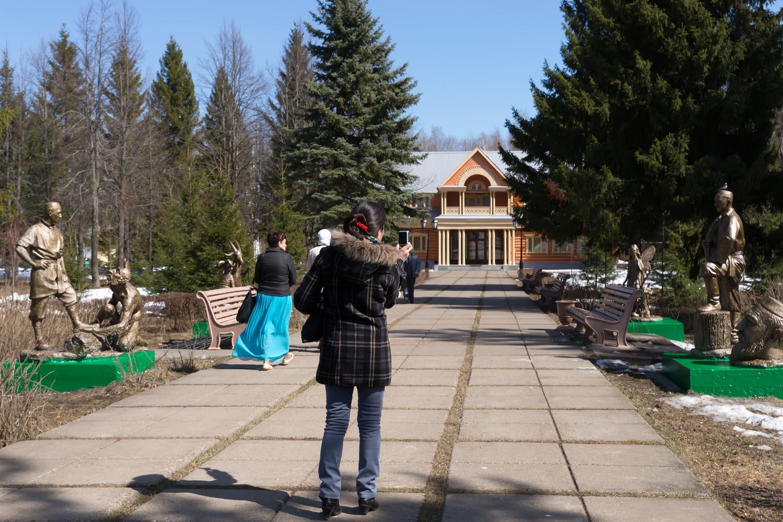 Аллея::По тукаевским местам