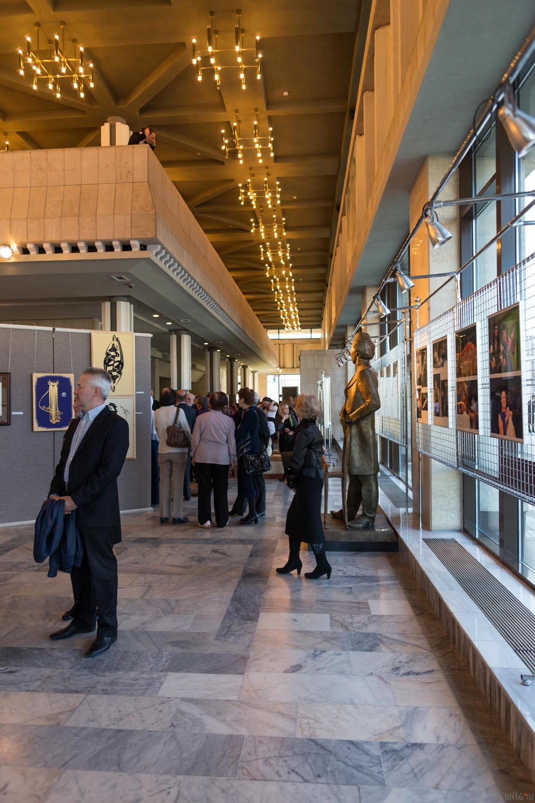 ::Владимир Попов. Выставка в театре им Г.Камала 7 мая 2014