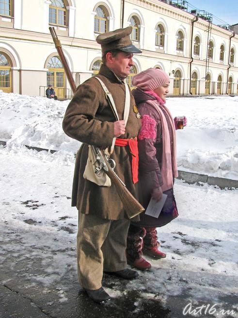 Фото с солдатом::Масленица—2009