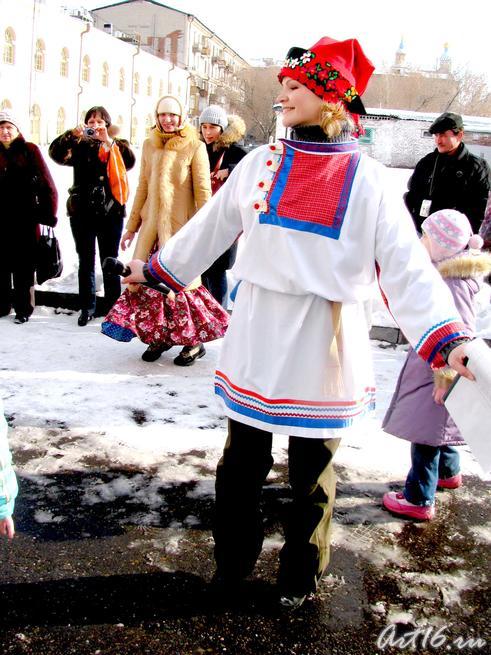 А теперь хоровод::Масленица—2009