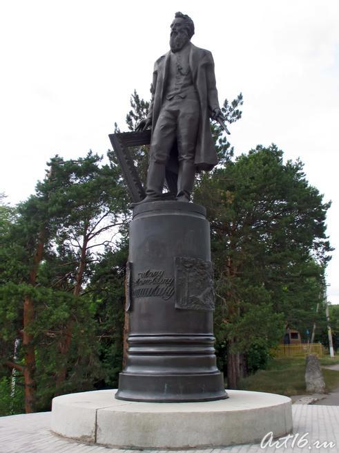 Памятник Ивану Ивановичу Шишкину::Елабуга