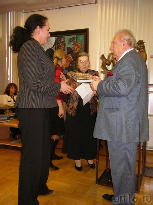 Награждение Назиповой Г.Р.::Зураб Церетели. Открытие выставки