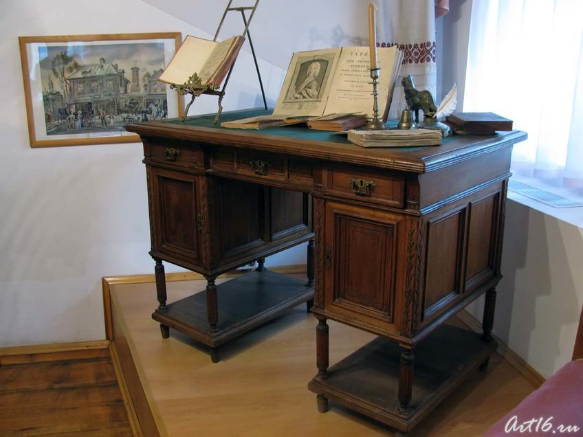 Письменный стол::Музей-усадьба Н.А.Дуровой