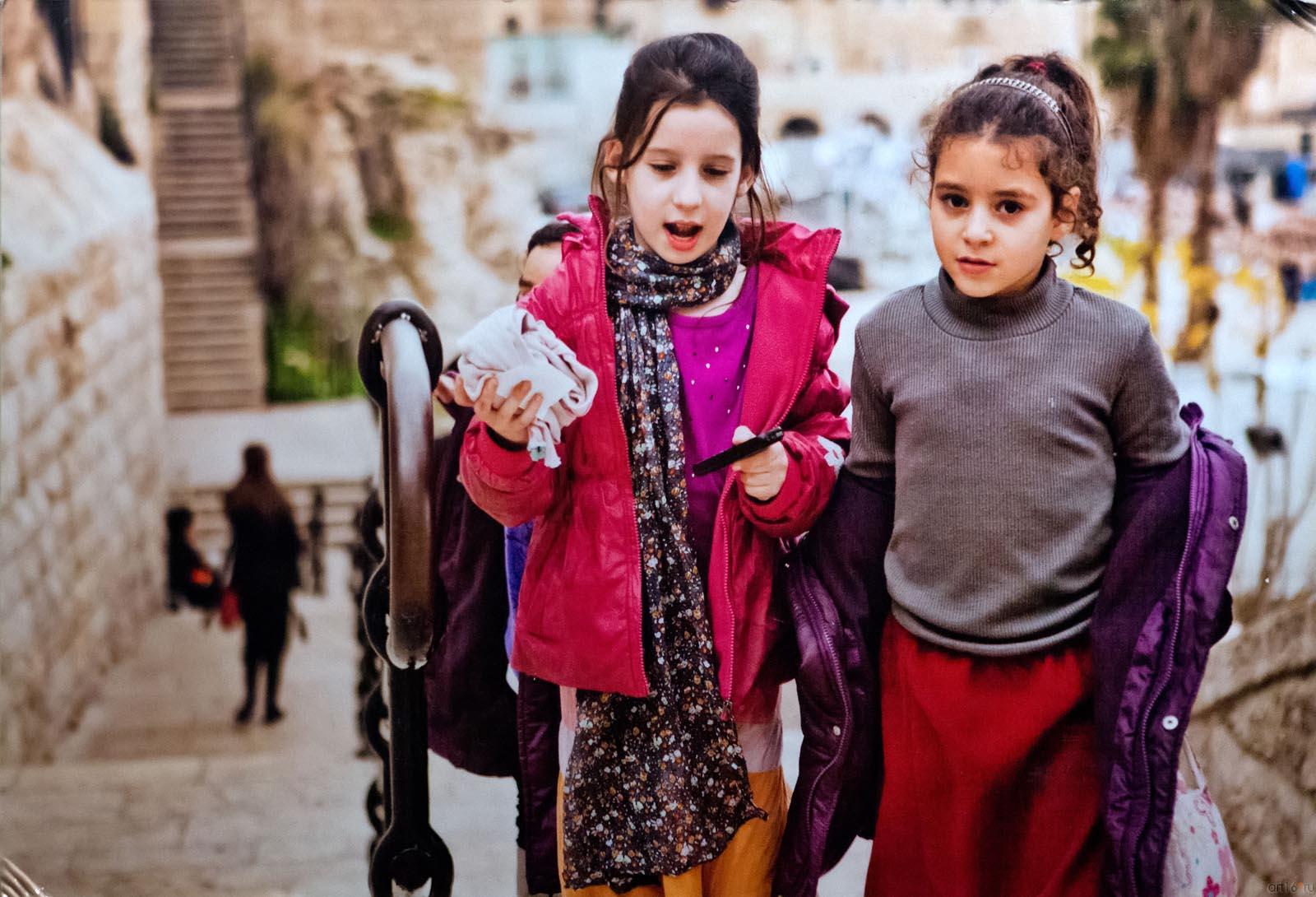 ::Фотовыставка Алёны Сасиной «Израиль: So Close & So Far»