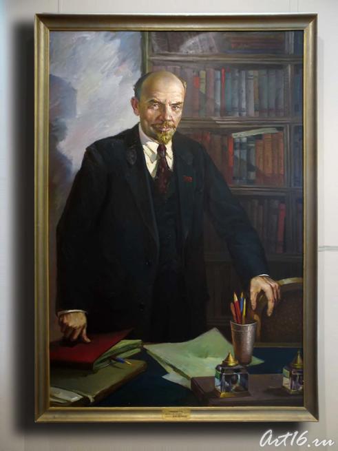 Портрет В.И. Ленина в рабочем кабинете::«Созидание. Труд . Искусство»
