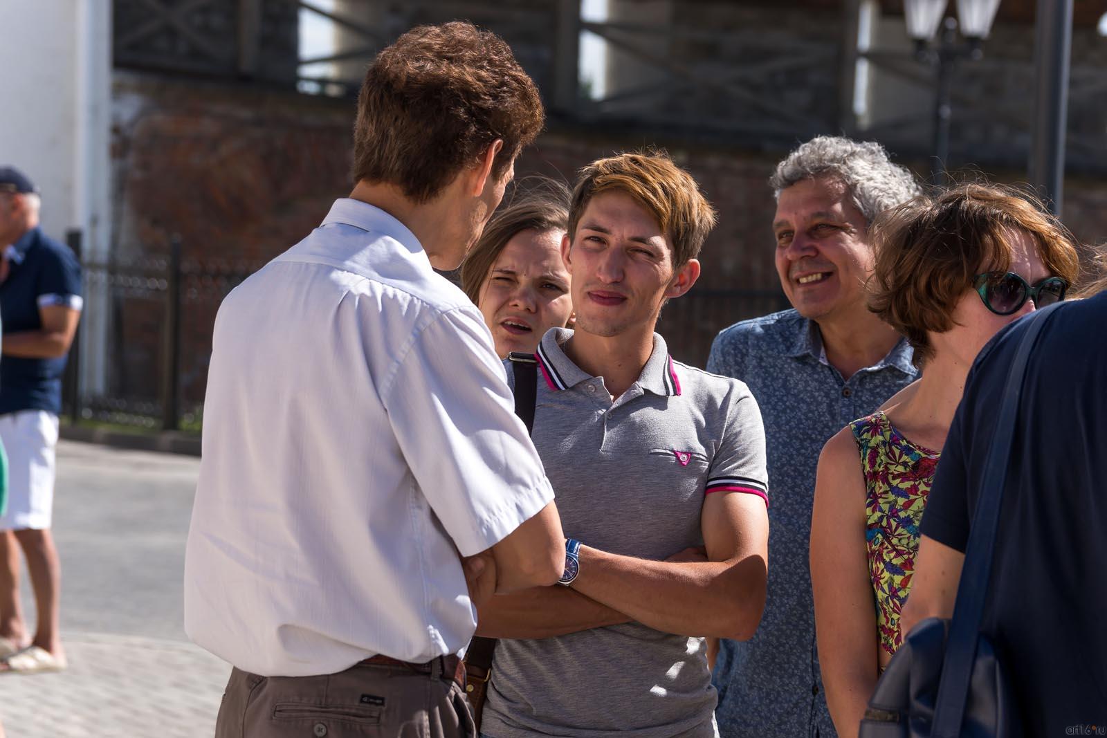 М. Вагапов с участниками симпозиума::Закрытие симпозиума по скульптуре «МЕЛОДИЯ КАМНЯ»