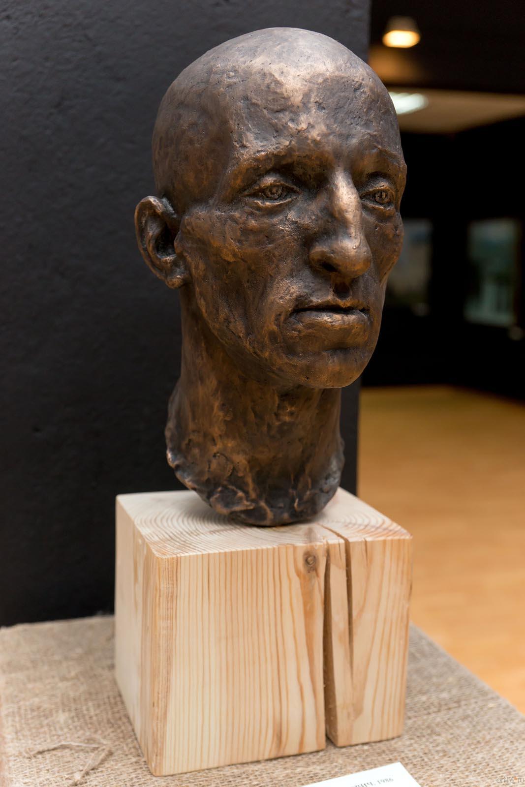 ВАЛИУЛЛИН ФАНИЛЬ АЛЬТАФОВИЧ 1986. АЛЕКСЕЙ. 2013 Бронза::Выставка «ПРОДОЛЖАЯ ТРАДИЦИИ… ЖИВОПИСЬ. ГРАФИКА. СКУЛЬПТУРА»