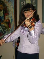 Исполнительница скрипичного ансамбля «Эврика»