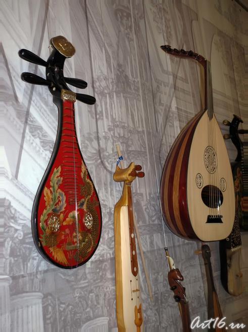 Струнные инструменты из частой коллекции::«Музыкальные инструменты народов мира из частных коллекций музыкантов Татарстана»