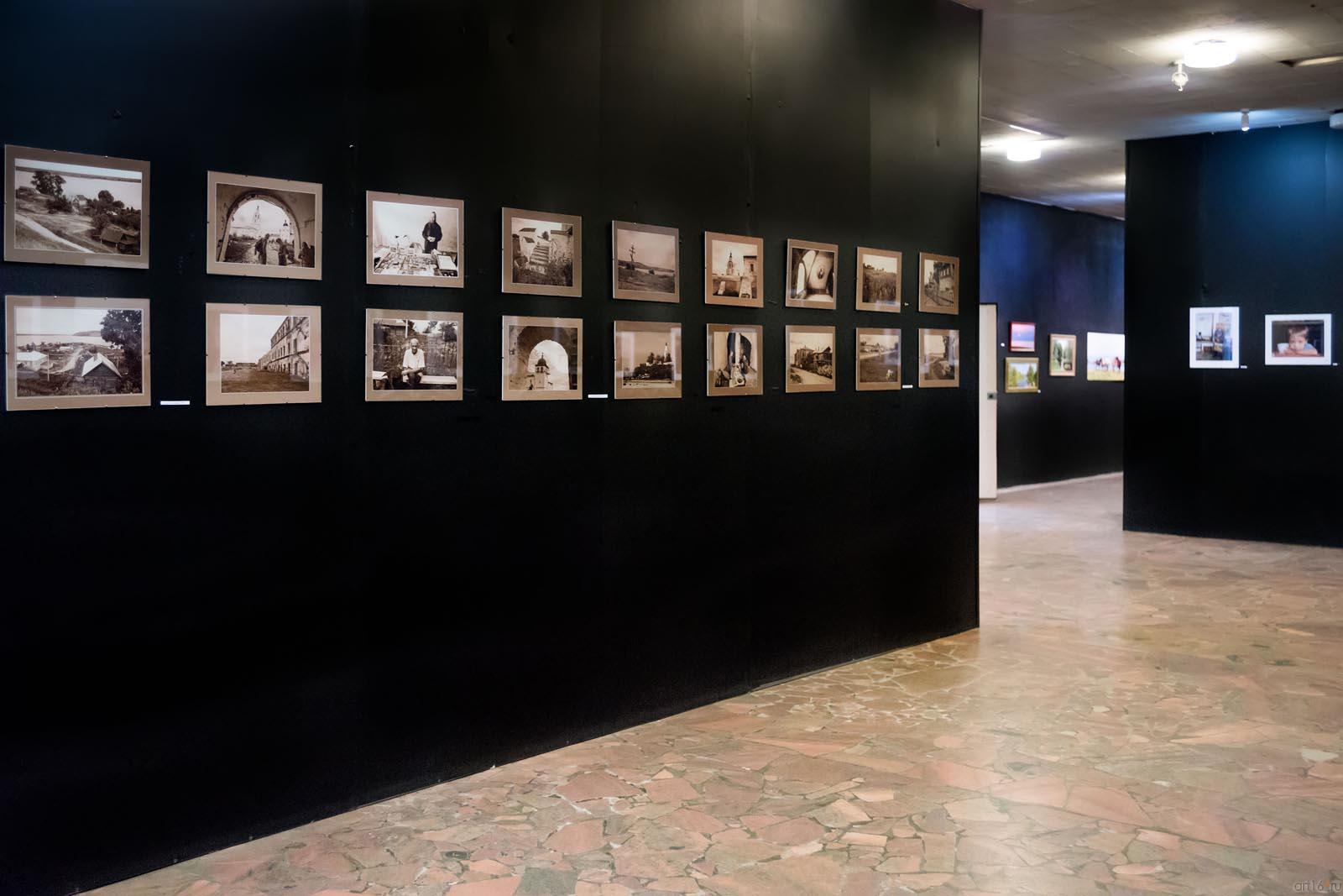 ::Фотовыставка Вячеслава Карпова «Отражение»