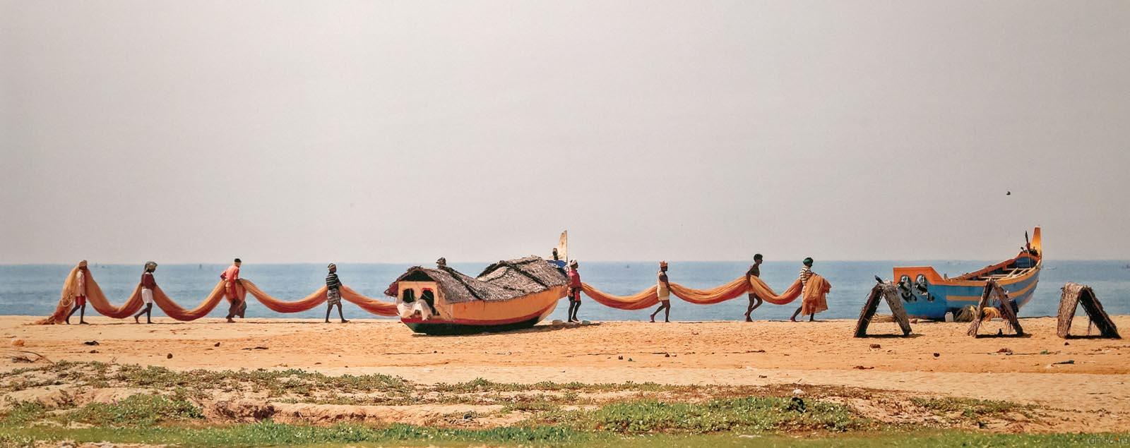 ИНДИЯ. ИЗ СЕРИИ «РЫБАКИ»::Фотовыставка Вячеслава Карпова «Отражение»