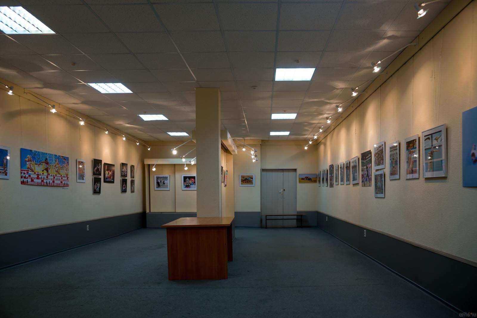 ::Фотовыставка Вячеслава Карпова «Отражение»