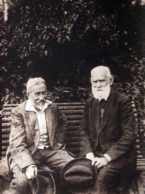 И.Е. Репин и И.П. Павлов в саду. Пенаты 1924