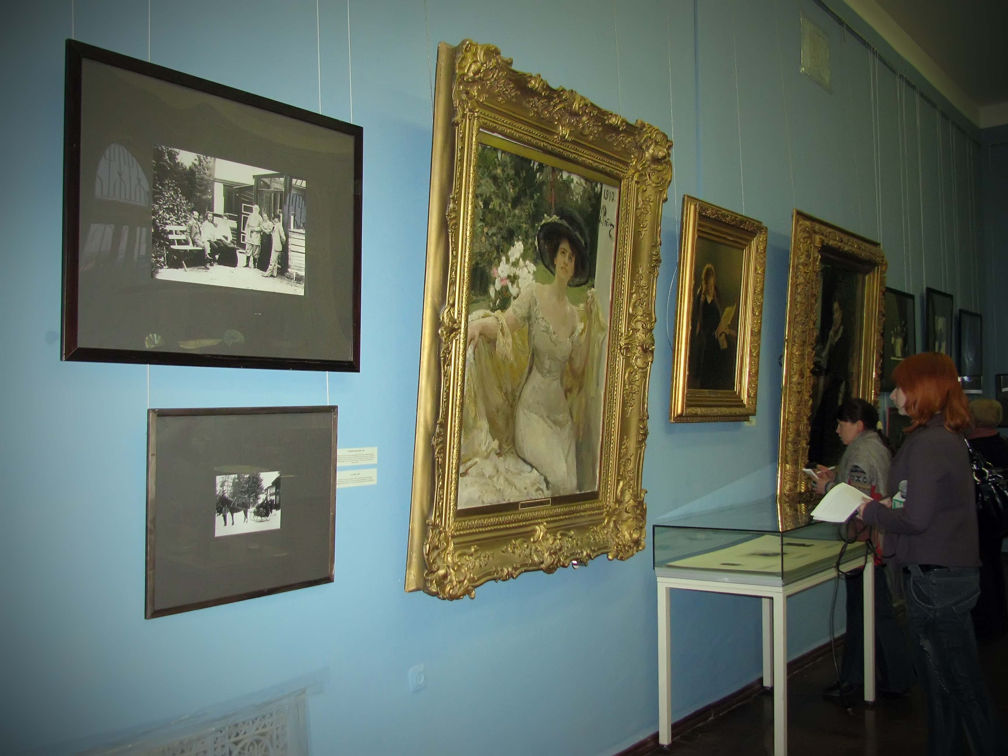 Фрагмент экспозиции «Пенаты»::Юбилейная выставка к 165-летию со дня рождения И.Е. Репина