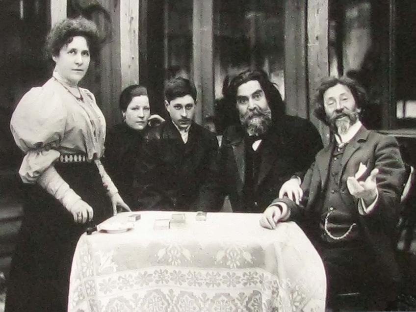 Е.П.Тарханова-Антокольская, И.Р.Тарханов, И.Е. Репин, Ю.И.Репин с женой. 1906