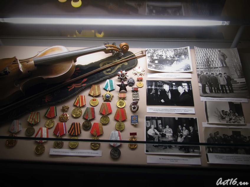 Фото №39839. Скрипка, награды ученого и музыканта Е.П. Бусыгина, архивные фотографии