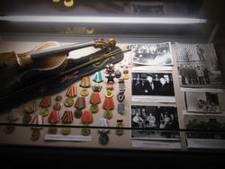 Скрипка, награды ученого и музыканта Е.П. Бусыгина, архивные фотографии