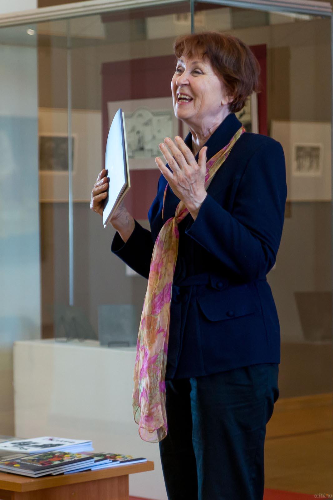 Рамазанова Галина Алексеевна::Презентация каталогов Гайши Рахманкуловой и Магдалины Мавровской