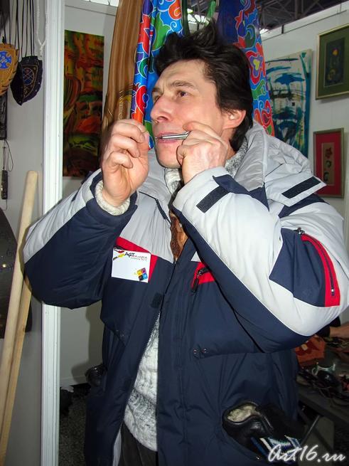 Фарат Ханбеков. Игра на кубызе::Арт-галерея. Казань — 2010