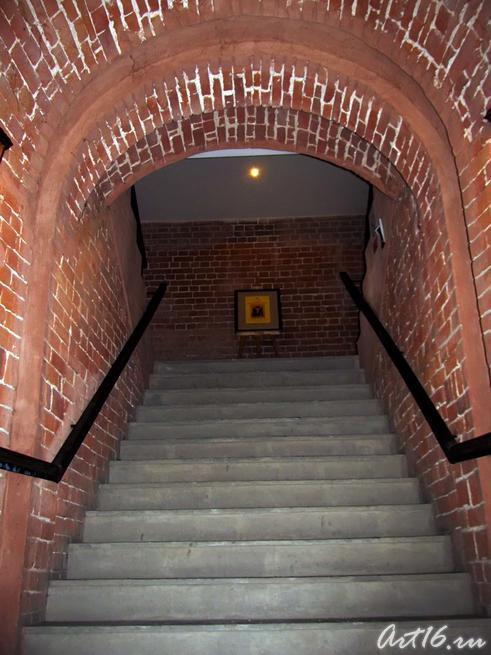 Лестница  в колокольне Богоявленской церкви::Выставка икон в колокольне Богоявленской церкви