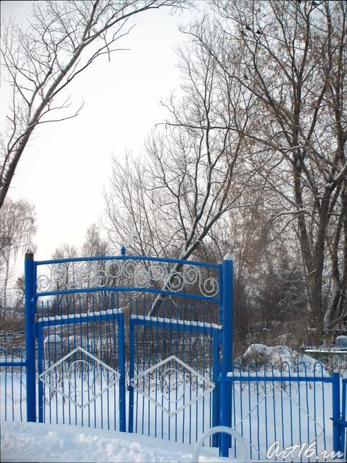 Ворота кладбища д. Куль-Черкене::Черки-Гришинская средняя общеобразовательная школа