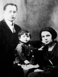 Галимзян Шараф с женой Асьмой и дочерью Юлдуз