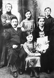 Шигабутдин Шараф со своей семьей