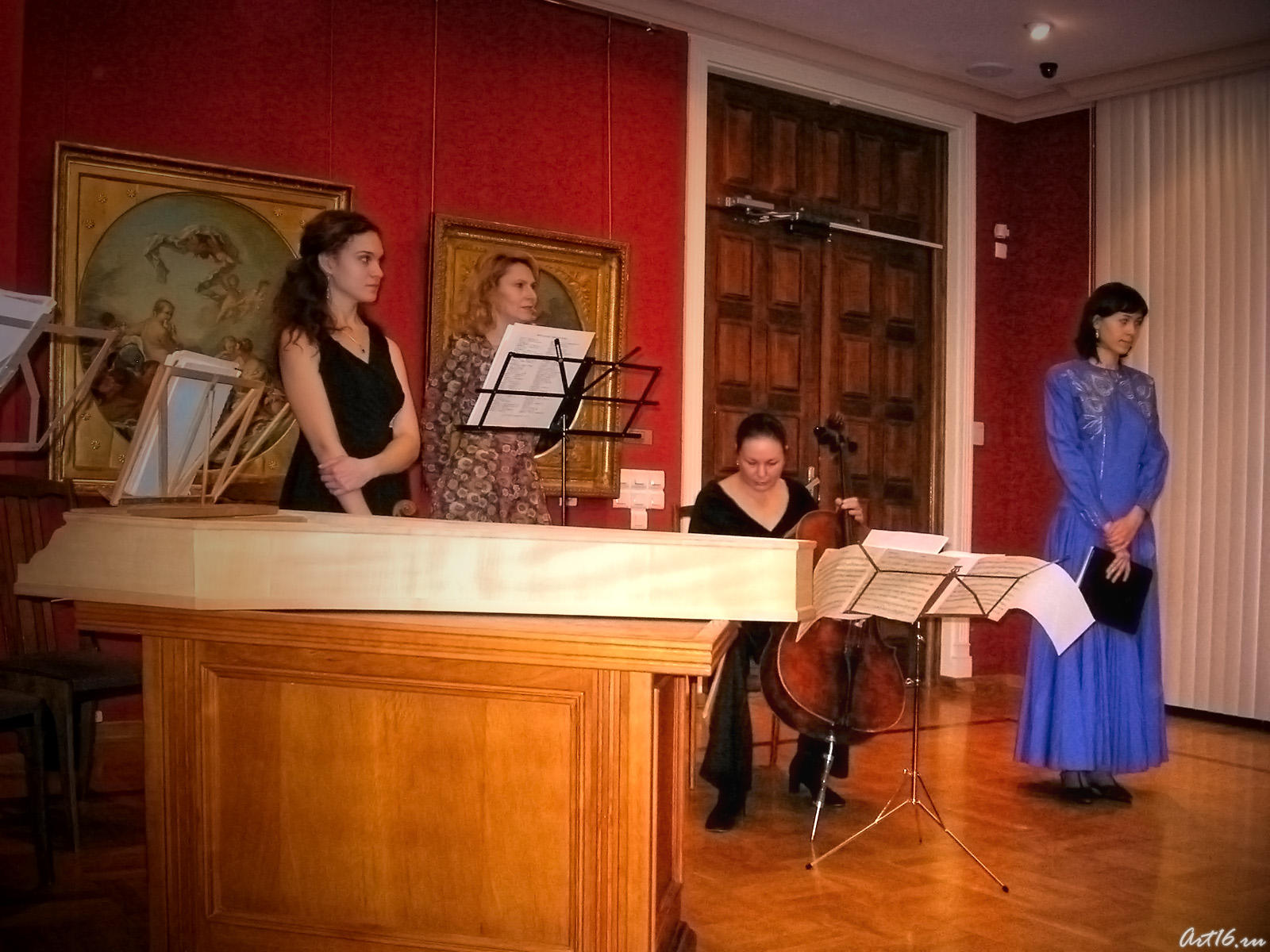 Представление участников ансамбля старинной музыки::«Шедевры инструментального барокко...» Эрмитажная гостиная