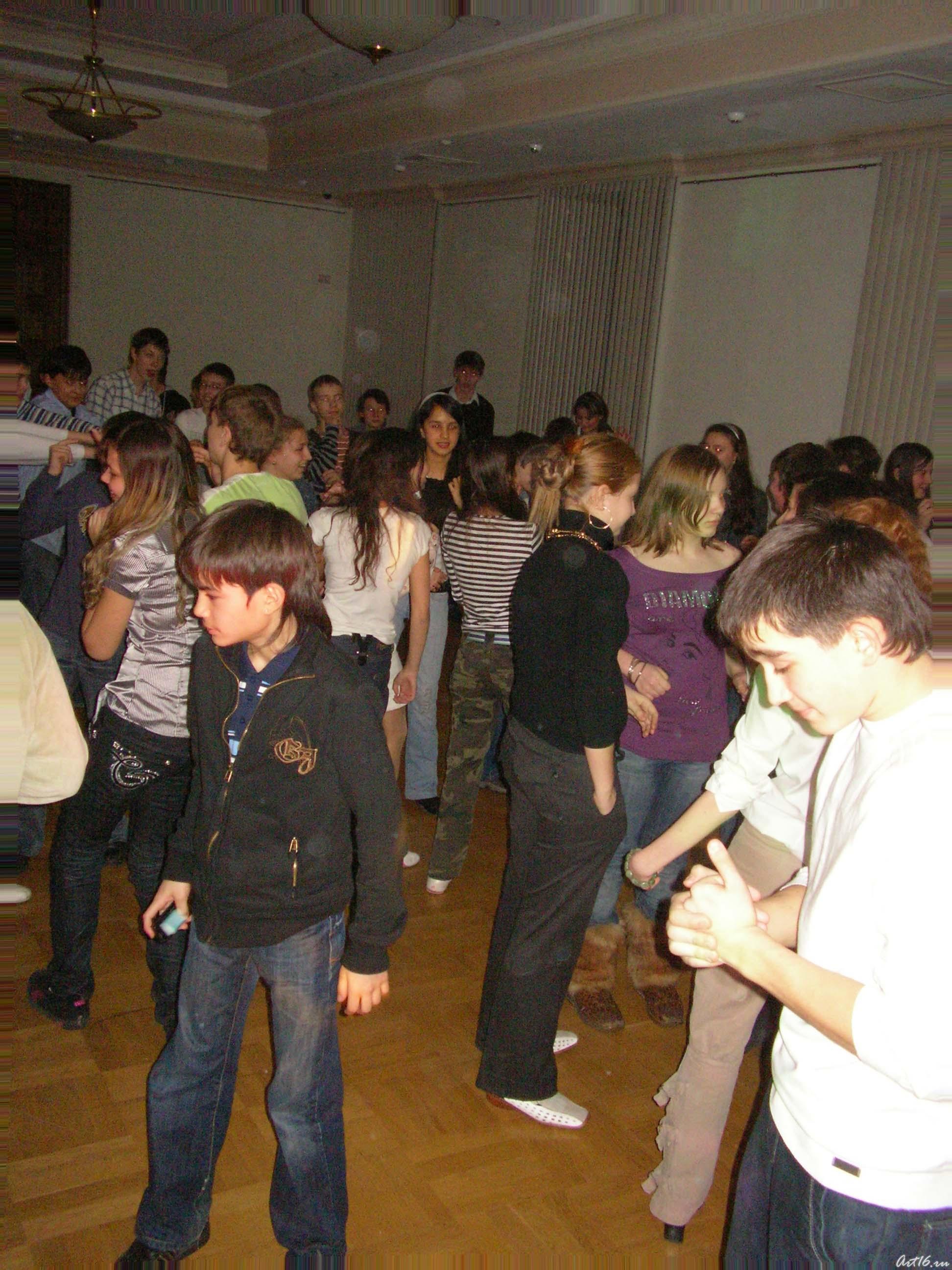 Дискотека::Валентинов День.... «Ассамблея влюбленных сердец»