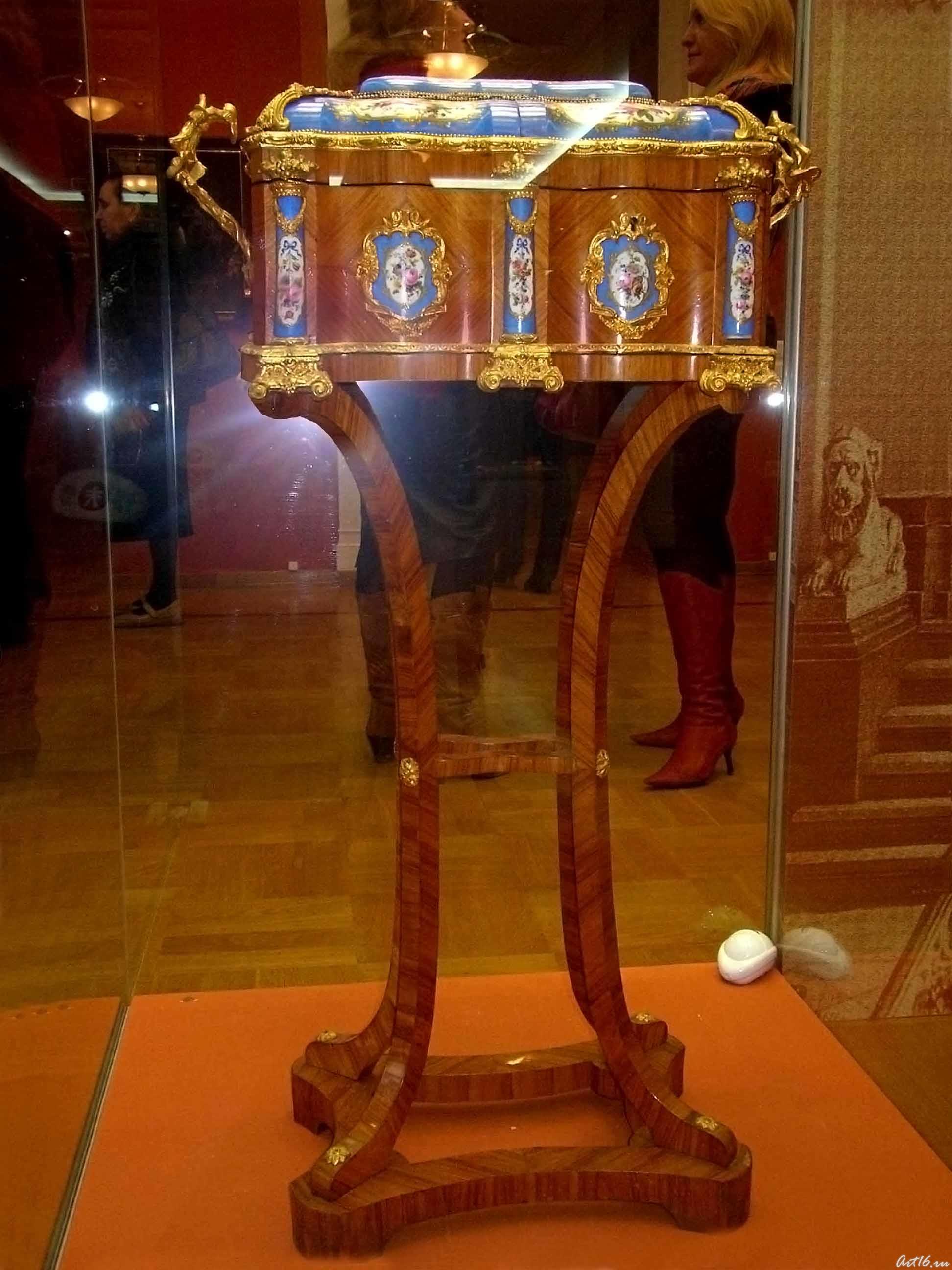 Шкатулка для рукоделия. 1840-е::Русское искусство в Эрмитаже