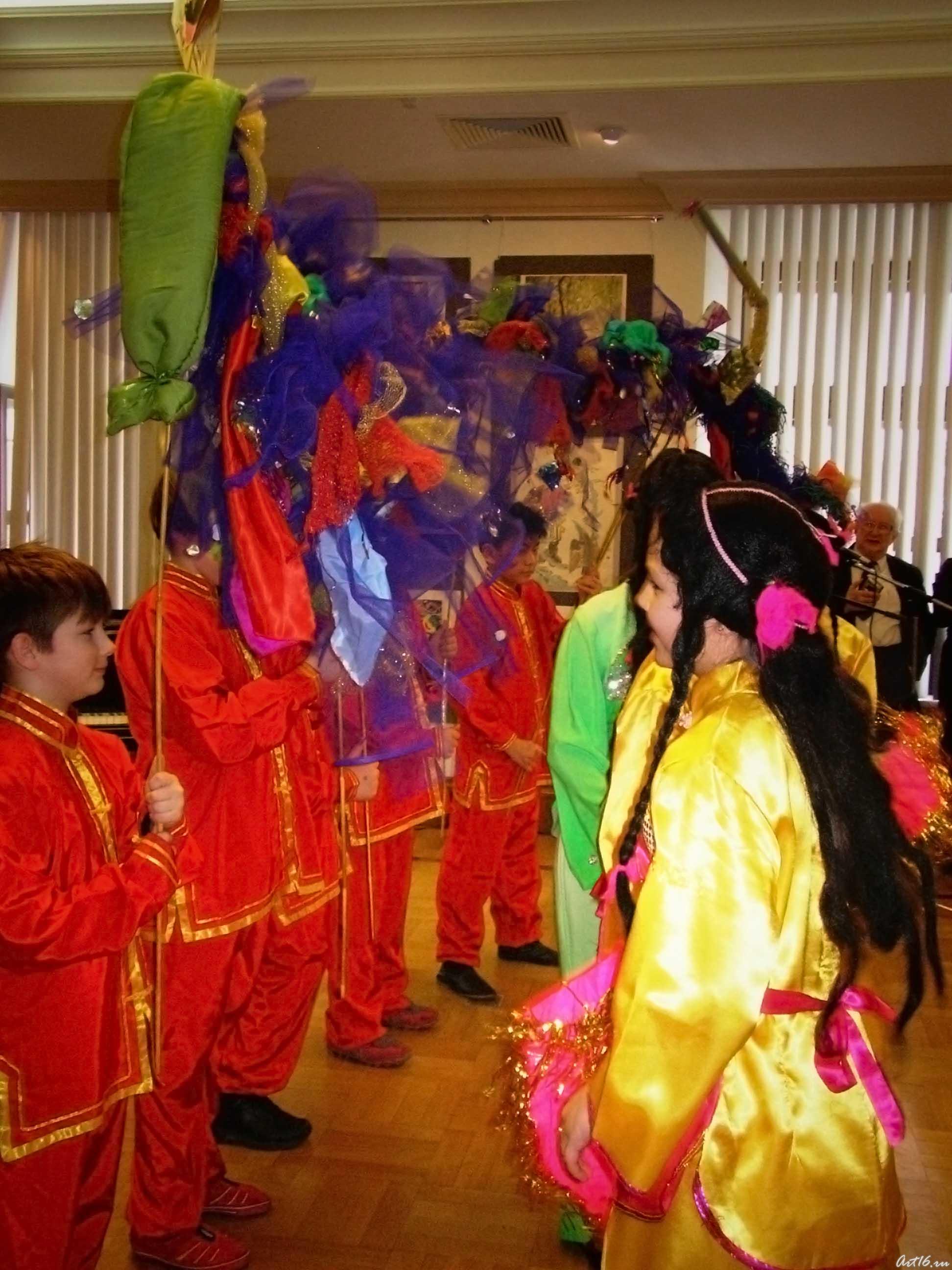 Китайский танец::Дети рисуют сказки