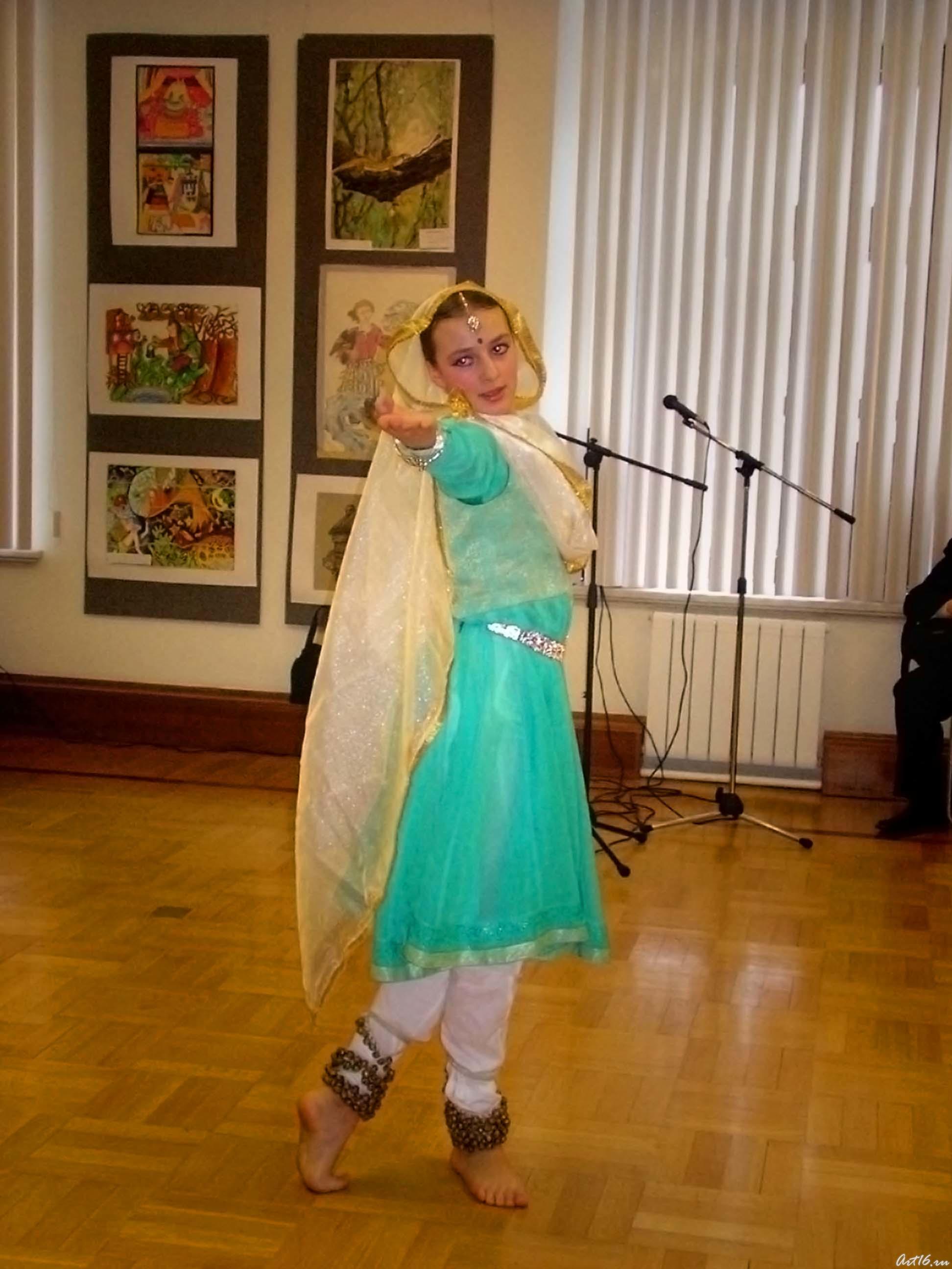 Индийский танец::Дети рисуют сказки