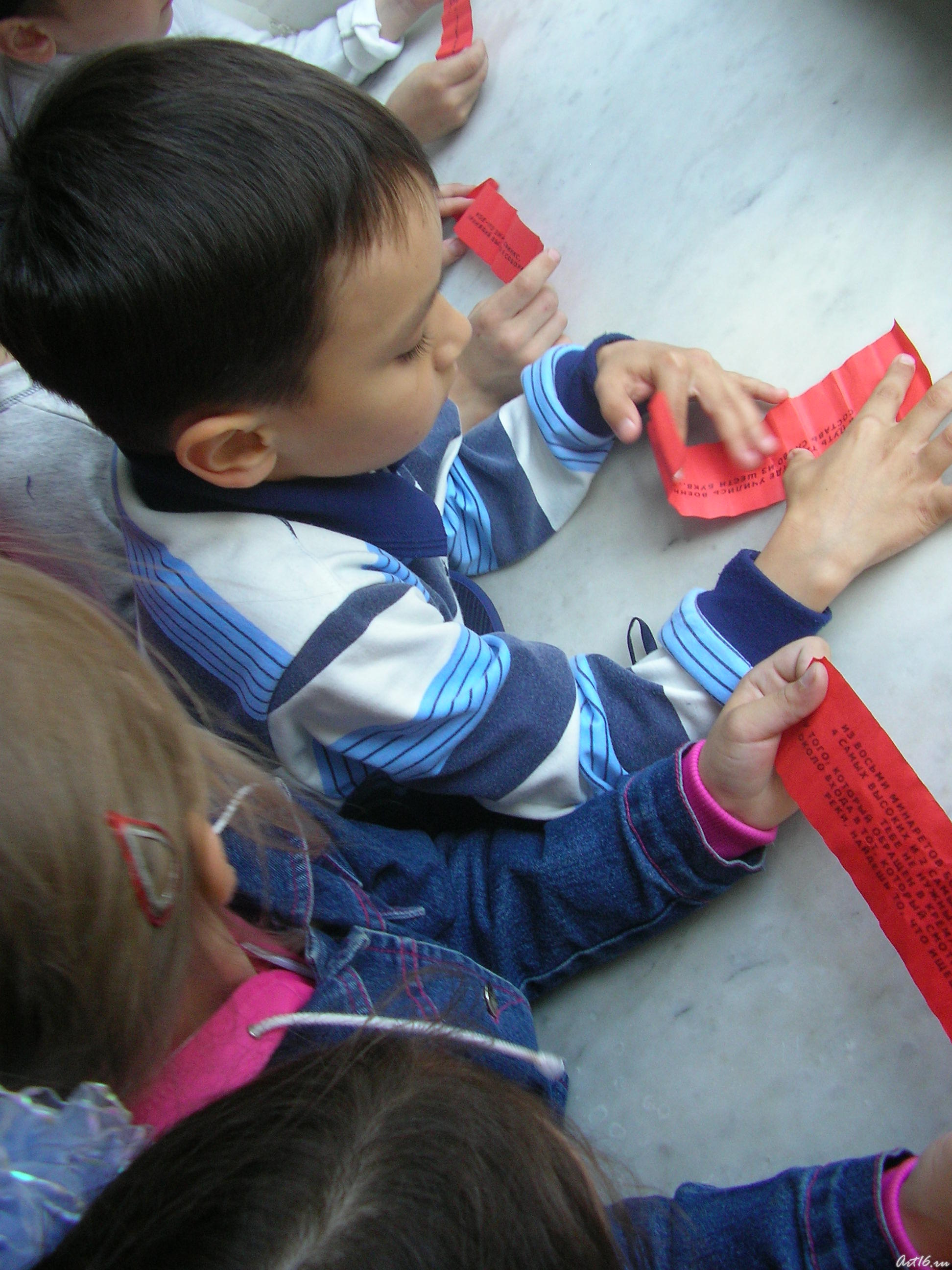 Разложили все подсказки::В поисках клада