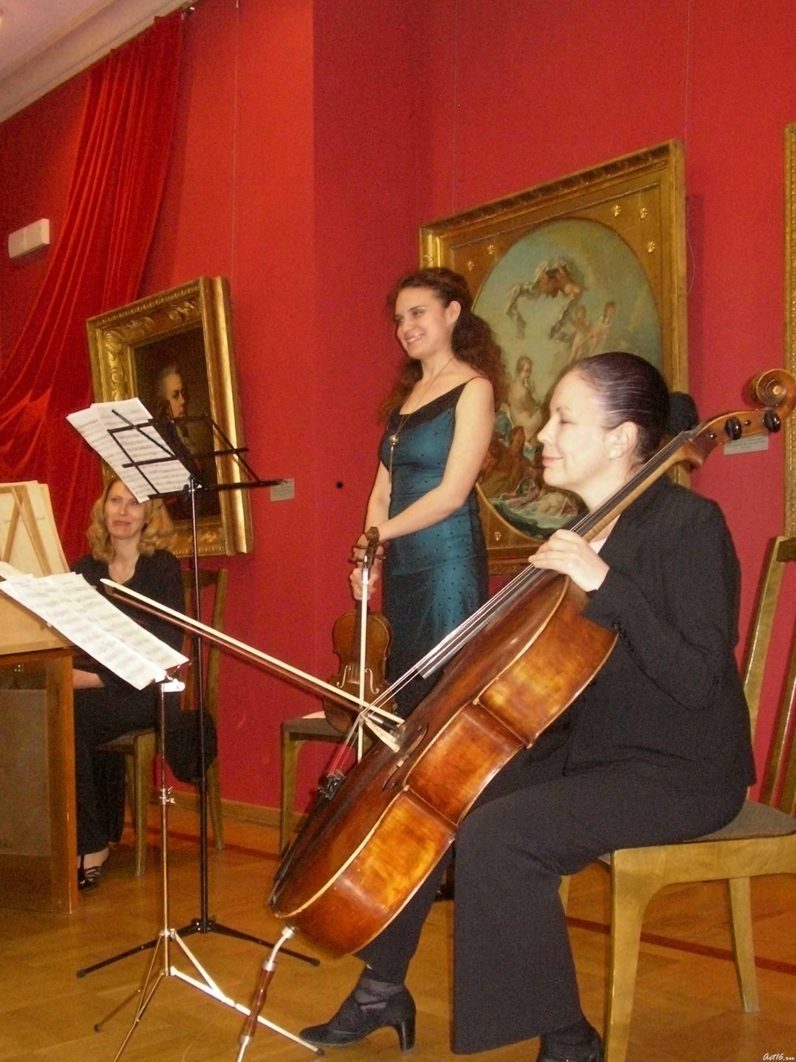 Исполнители::Эрмитажная гостиная