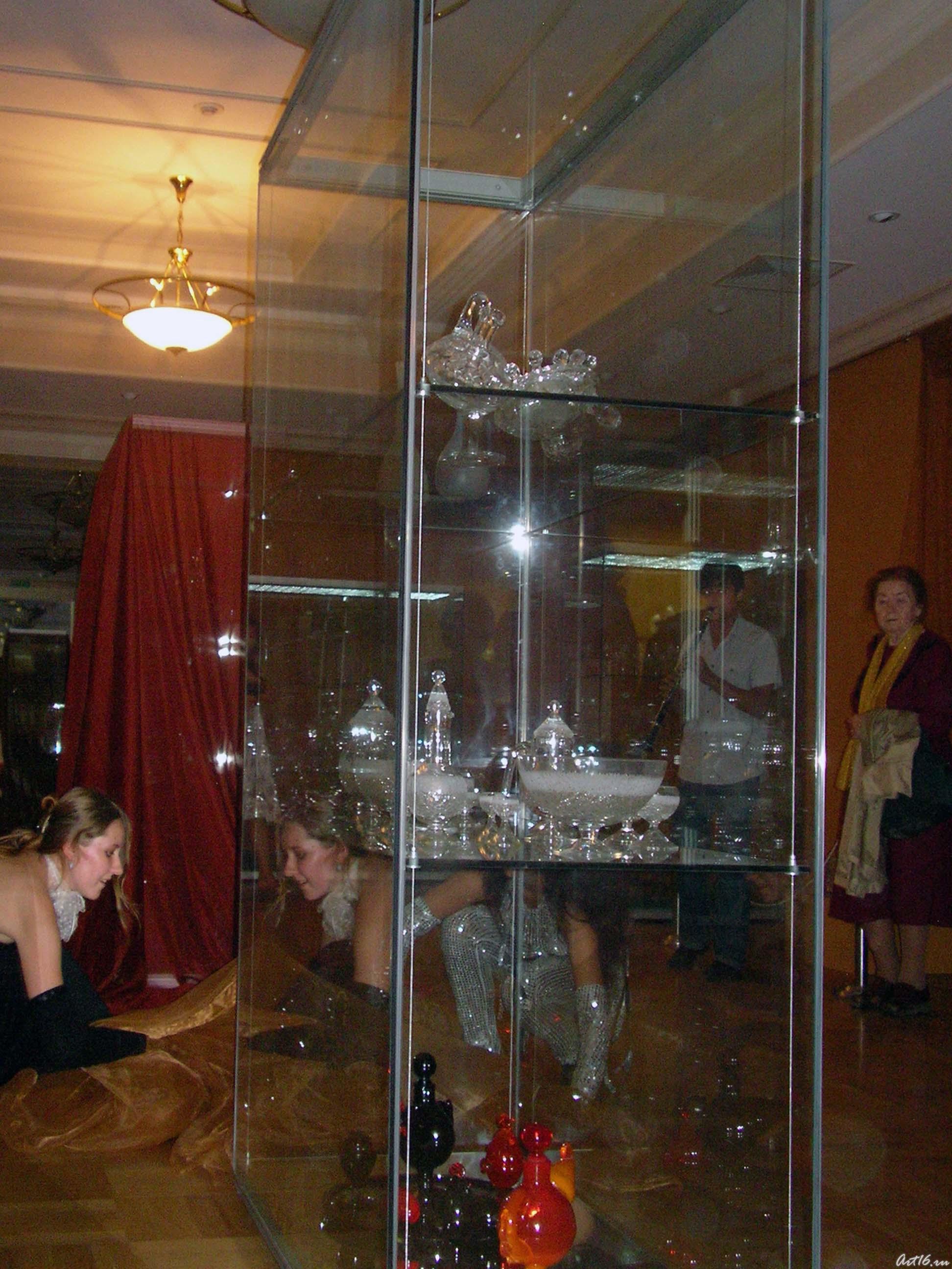 Рассказ о хрустальных петушках::Центру «Эрмитаж-Казань» —Три года!